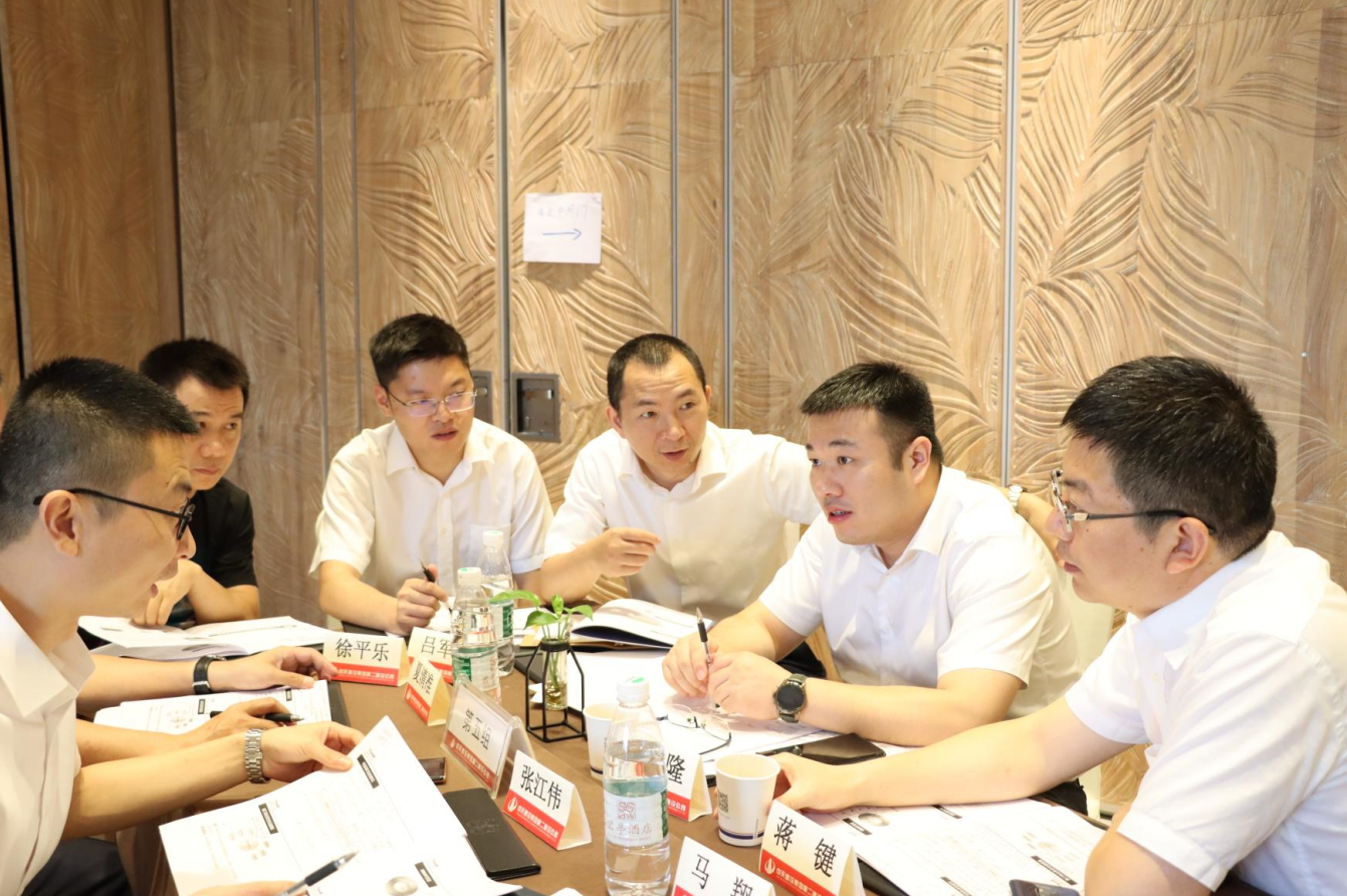 2021年6月25日-26日，yd12399云顶集团二建组织开展了2021年中高层主管执行力培训。本次培训特邀清华、北大、上海交大总裁班讲师，中国企业家协会特聘高级讲师许晋老师进行授课。